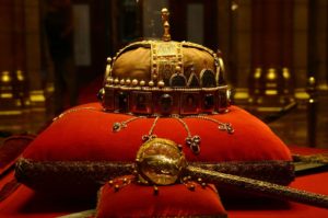 couronne Roi Etienne au Parlement hongrois