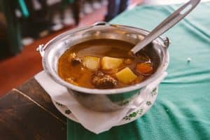 Soupe de Goulasch - cuisine hongroise